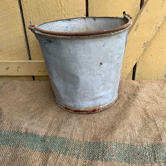 Antique Dehler Bros. Metal Fire Fighting Bucket - Picture 4 of 8